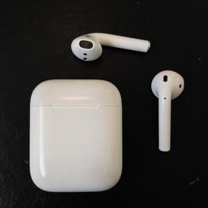 Apple AirPods: 1st Generation